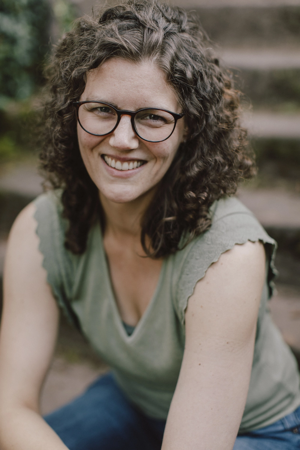 Sofagarnitur in einer Lounge von Lara Danica Schwegler
